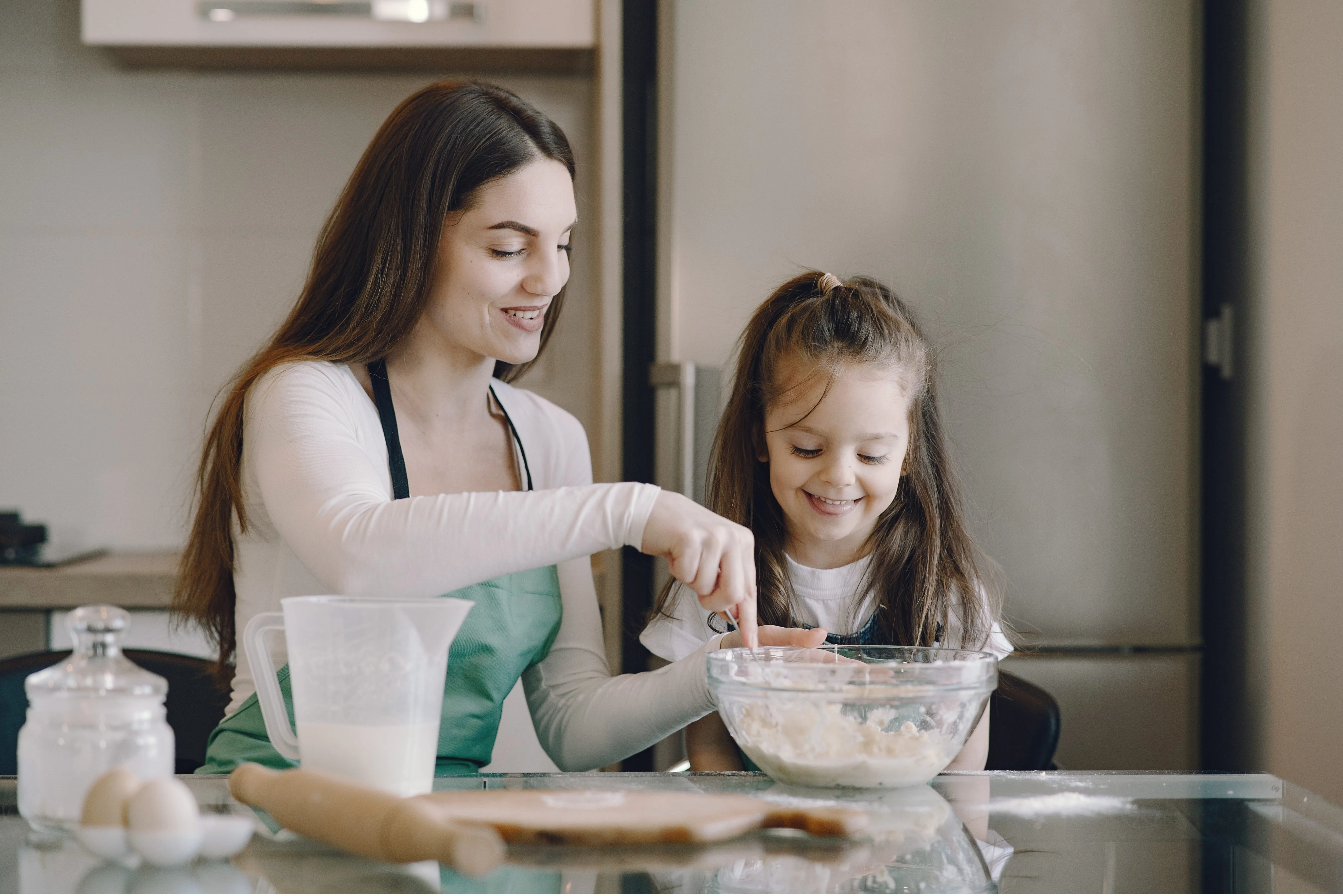 Child and Au Pair baking