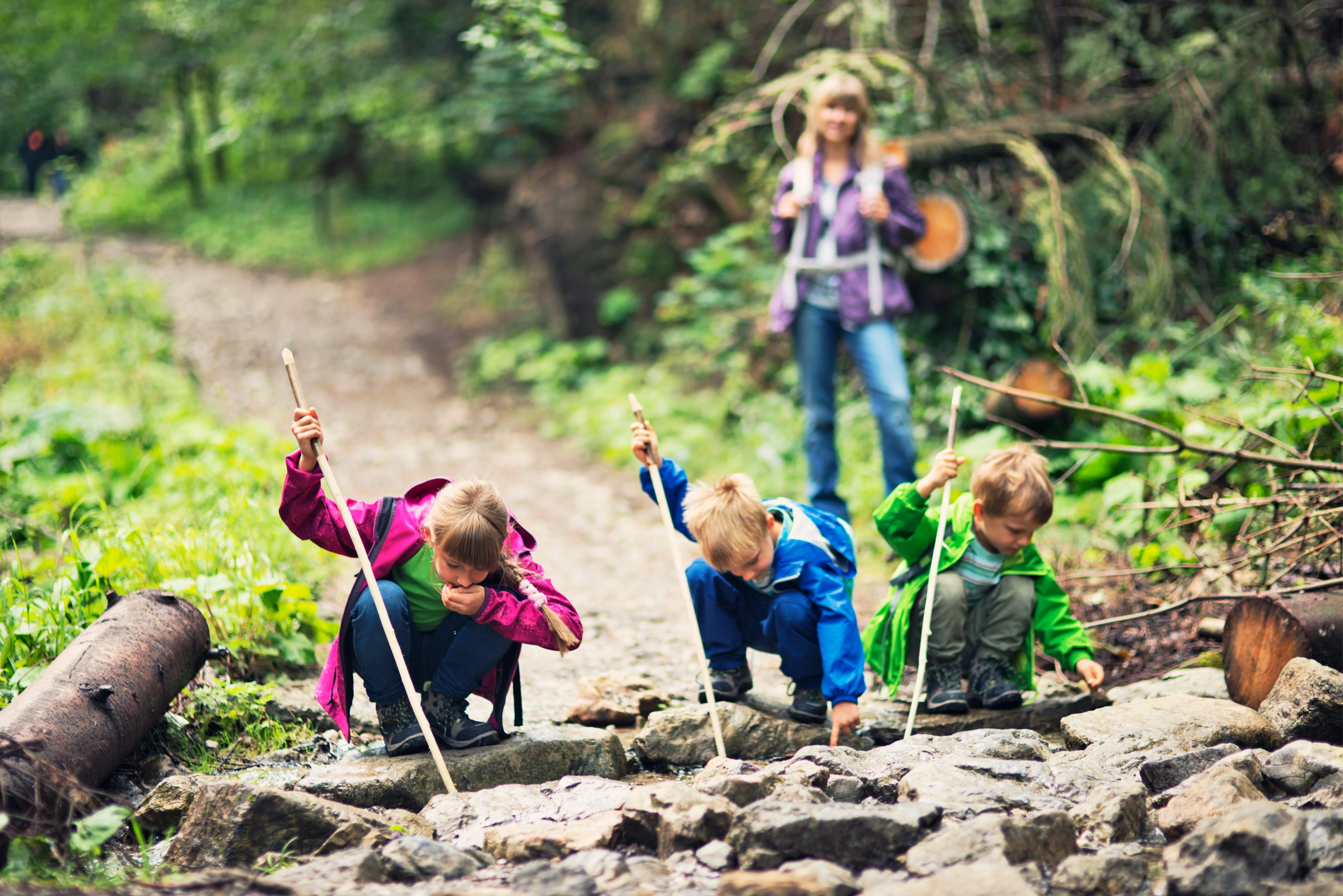 Au Pair and kids hiking