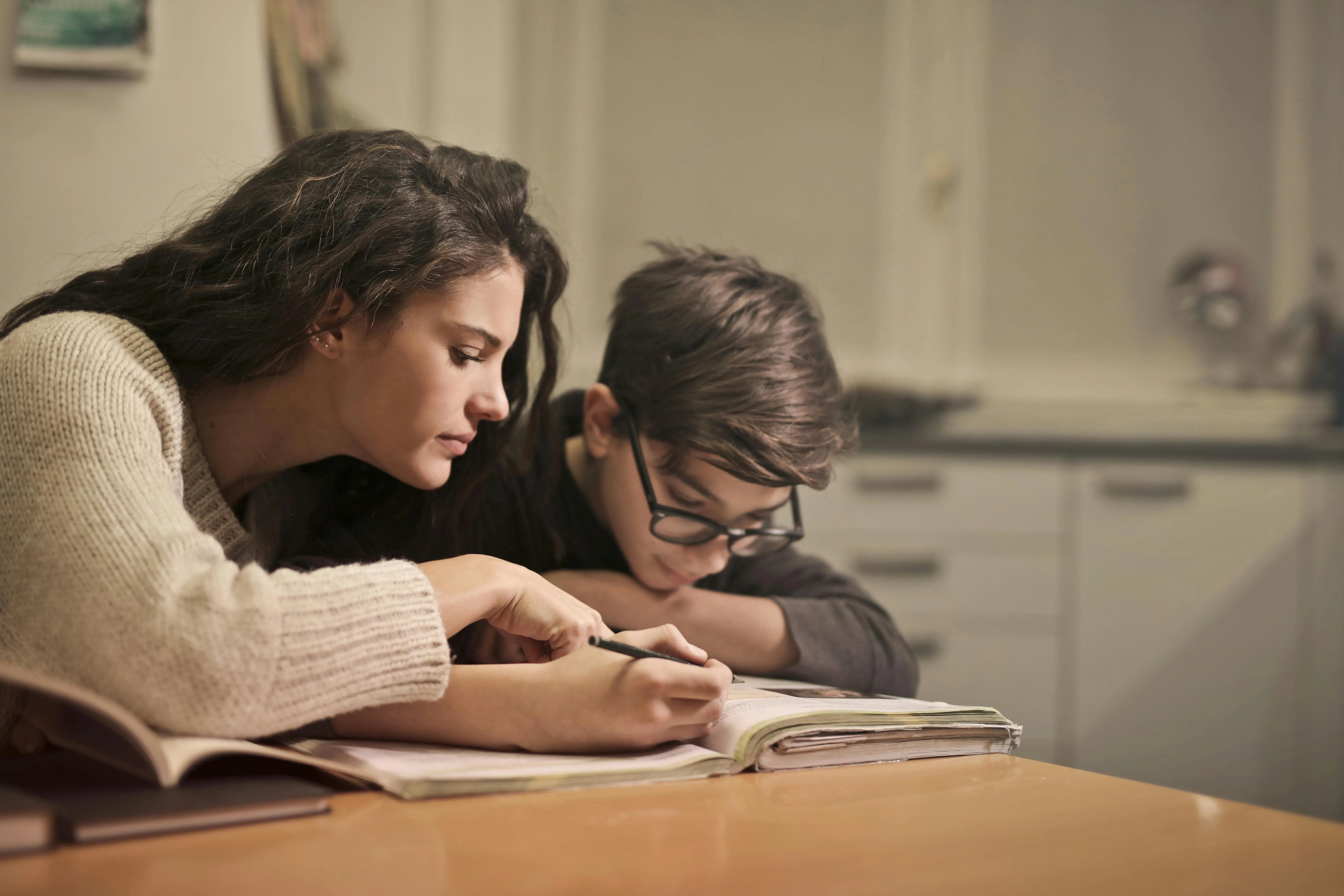 Au Pair helping a boy with homework